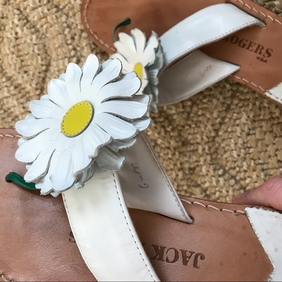White flower Jack Rodgers 🌸! - Picture 7 of 8